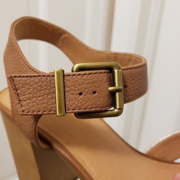 EUC Crown Vintage Goldtone & Beige LeatherPlatform Heels Size 9.5 - Picture 9 of 13